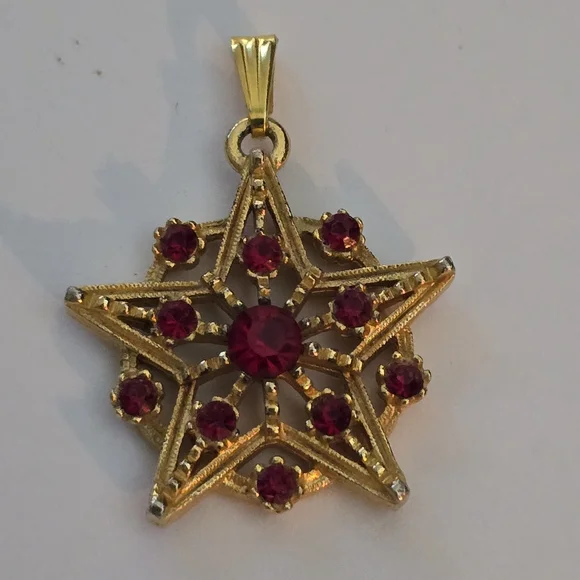 Vintage star pendant charm red rhinestones gold tone celestial - Picture 11 of 12
